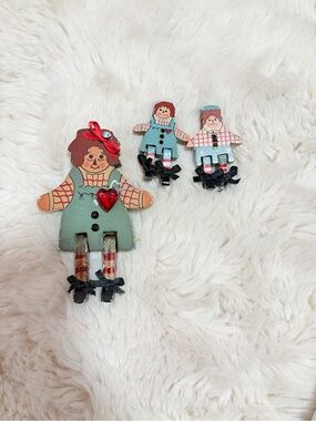 VTG Raggedy Ann Wooden Brooch Clip On Earring Set Cottagecore Folk Art Jewelry